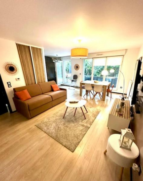 Cosy flat with garden, close to Paris and metro station